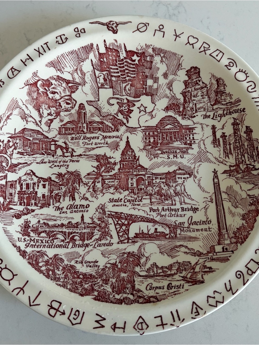 Vernon Kilns Texas “Lone Star State”Souvenir Plate USA Maroon Cattle Brands